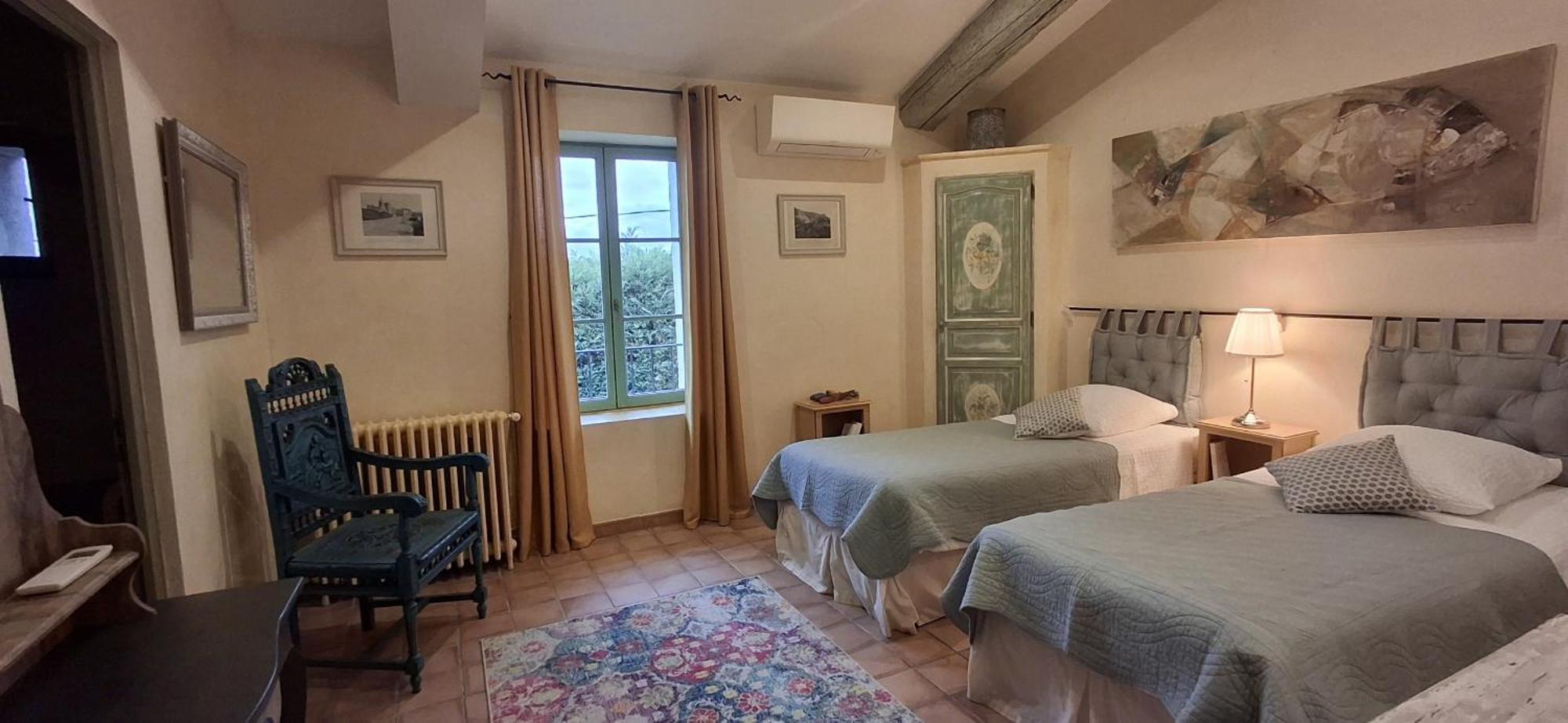 La Bastide Des Amouriers Caumont-sur-Durance Exterior photo